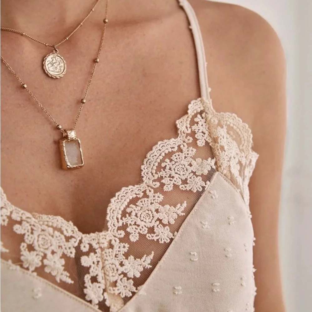 New V neck sleeveless top - Picture 4 of 6